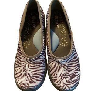 BZEES "Fusion Chestnut" Women's Casual, Slip On Comfort, Washable, Shoe, Size 9